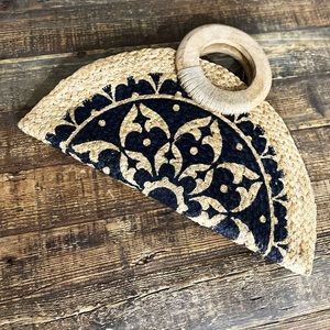 🔥Boho Straw Clutch 🔥 from VICI, Half Moon w/ Wooden Handle